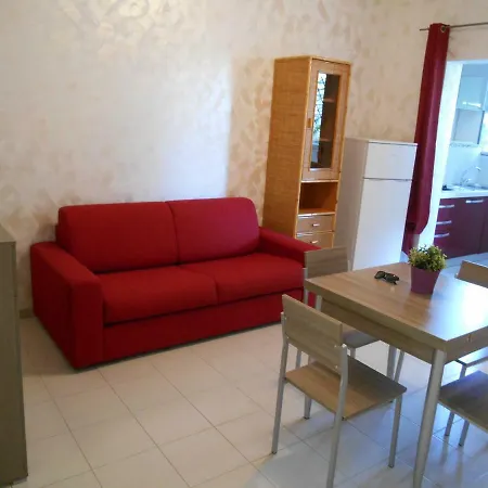 Bilocale Con Veranda Giardino Al Mare In Baia Nyaraló