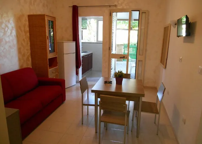 Holiday home Bilocale Con Veranda Giardino Al Mare In Baia