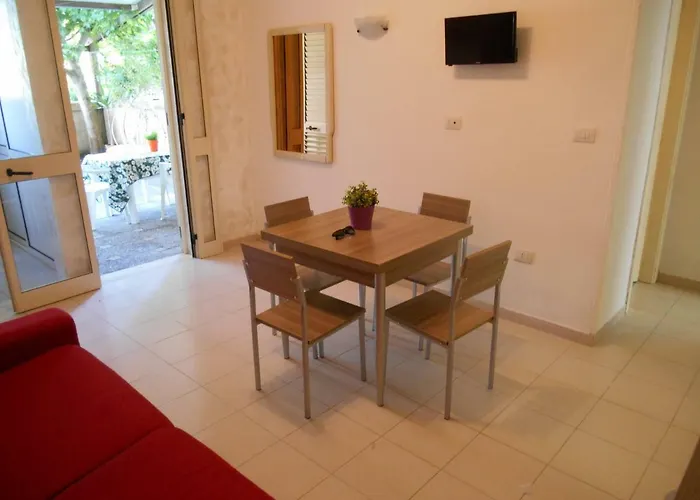 Bilocale Con Veranda Giardino Al Mare In Baia Holiday home *