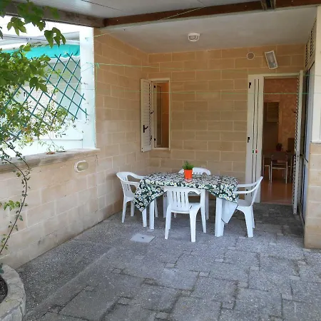 Bilocale Con Veranda Giardino Al Mare In Baia Nyaraló Gallipoli
