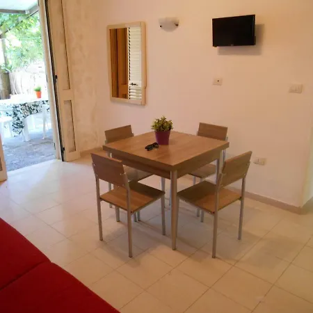 Bilocale Con Veranda Giardino Al Mare In Baia Nyaraló *